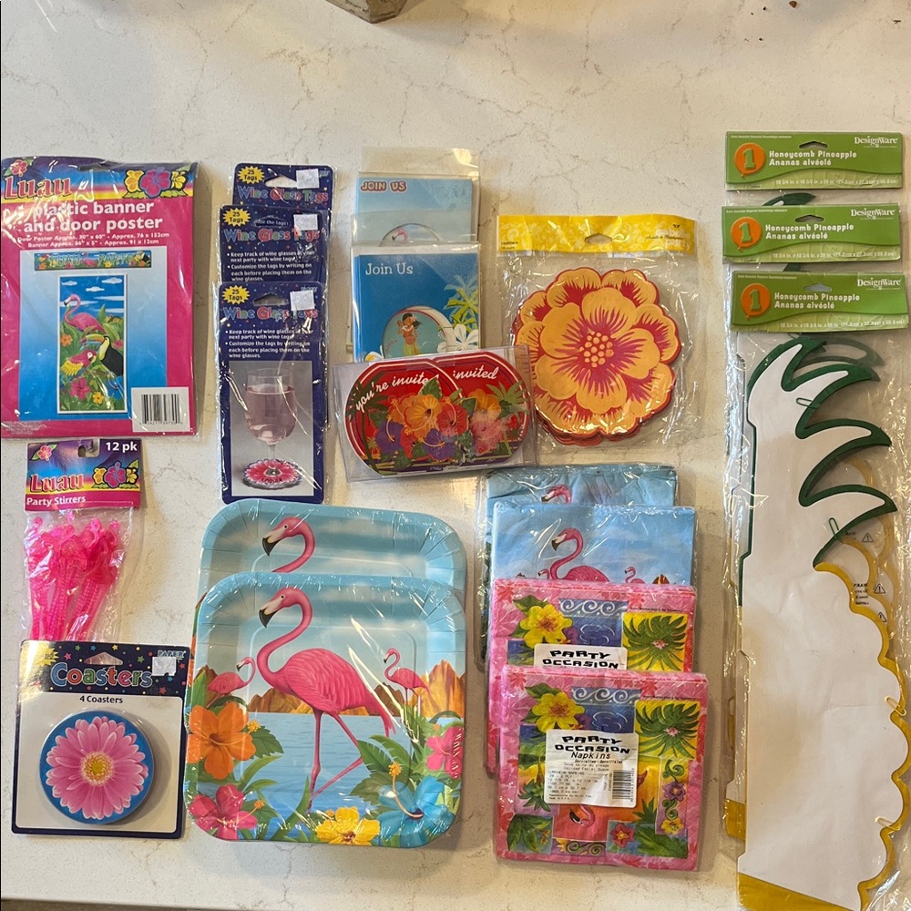 Amscan Flamingo and Floral Party Decoration Set - Picture 2 of 6